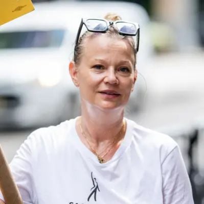 Samantha Mathis Net Worth